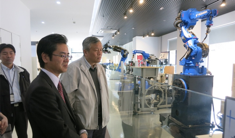 戴柳会长一行参观安川电机机器人展示中心 戴柳会长一行参观安川电机机器人展示中心